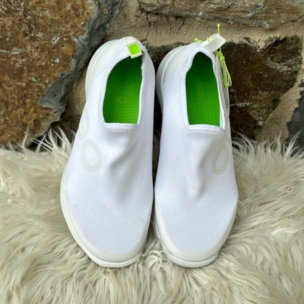 NWT OOFOS OOmg EEzee Canvas shoe size 6.5